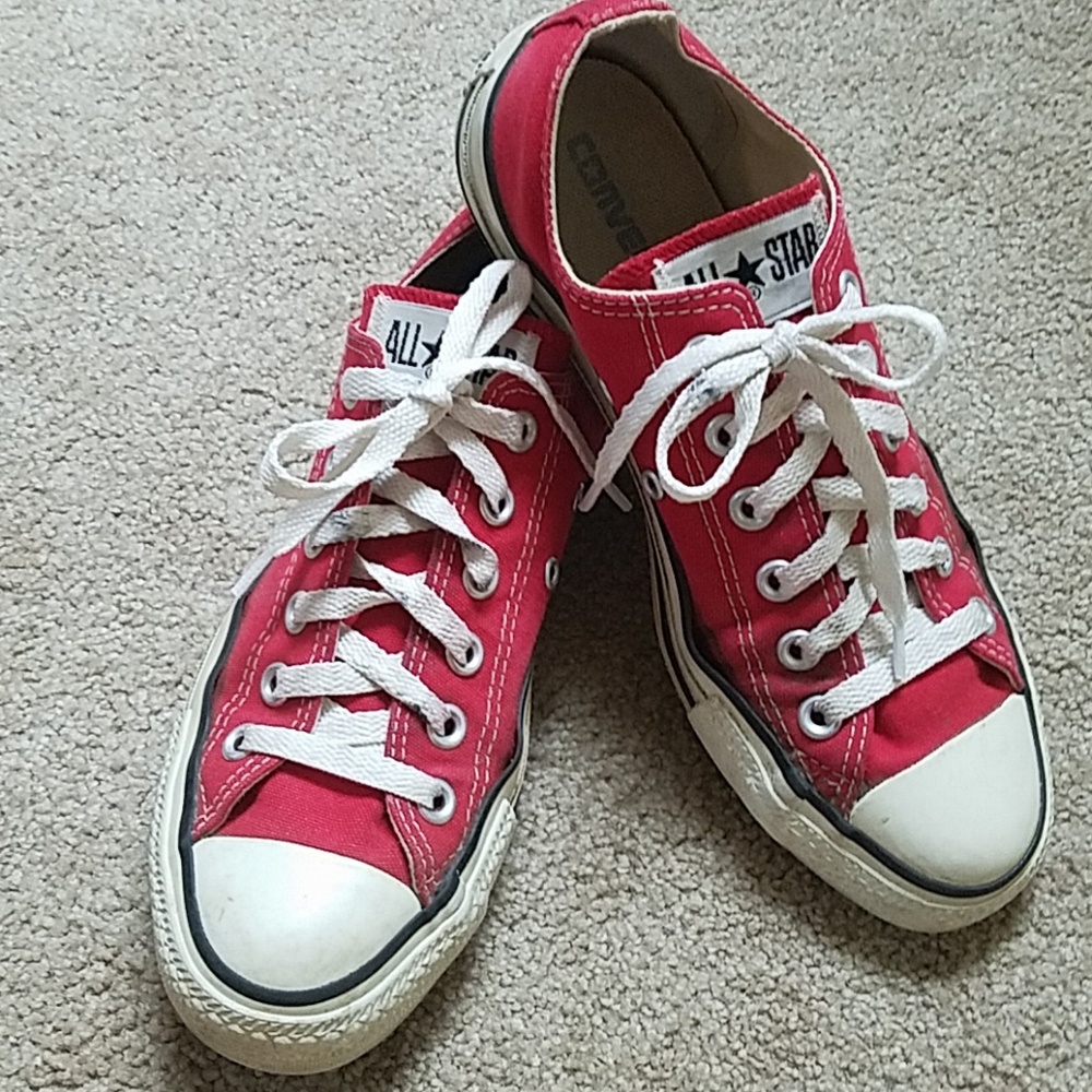 Sz 8 wms Red Converse All Star Low Tops